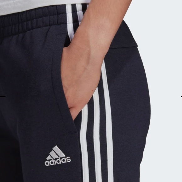 Adidas Essential Fleece 3-Stripe
Sweatpants/Joggers - Picture 6 of 14